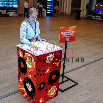 Музыкальный стол в стилистике СССР в аренду