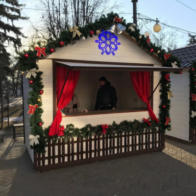 Рождественский ярмарочный домик
