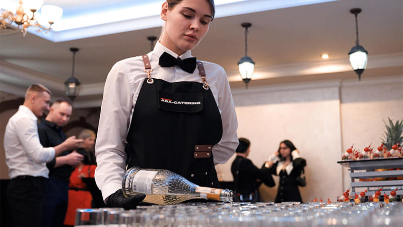 Официанты за работой