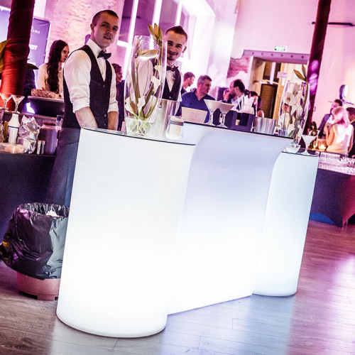 Барная стойка с коктейльными столами в аренду