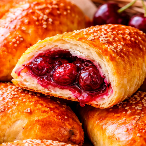 Пирожки с вишней