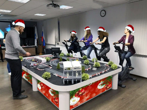 Новогодние автогонки на велотренажерах